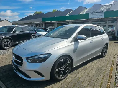 Gebraucht Mercedes B180 Advanced Plus 116 PS (85 kW) 2024 Iridiumsilber Van / Kleinbus