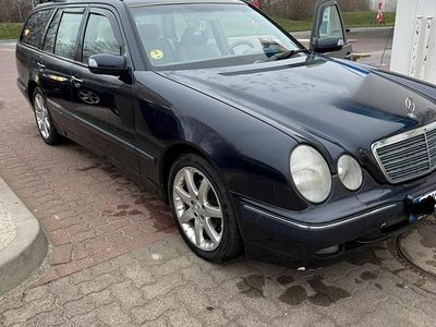Gebraucht Mercedes E320 197 PS (144 kW) 2000 Blau Kombi