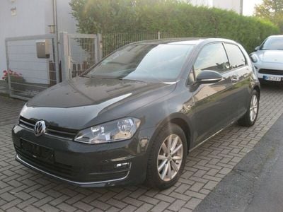 Grau Gebraucht 2015 VW Golf VII LOUNGE Limousine | 8.500 € (Guter Preis)