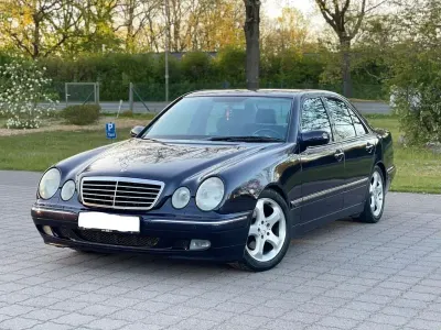 Używany Mercedes E320 Avantgarde 197 KM (144 kW) 2000 Purpurowy Sedan/Limuzyna