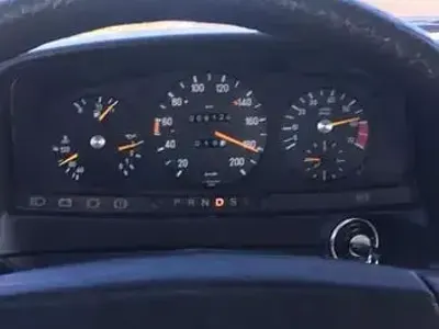 Używany Mercedes 230 143 KM (105 kW) 1981 Biały Sedan/Limuzyna