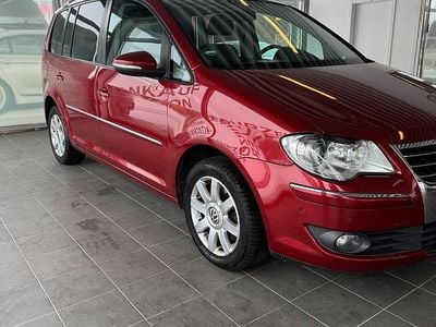 Rot Gebraucht 2010 VW Touran Highline Van / Kleinbus | 6.900 € (Fairer Preis)