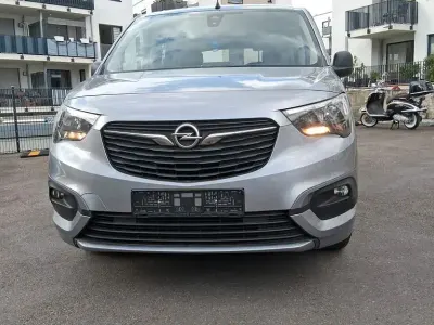 Używany Opel Combo 102 KM (75 kW) 2022 Szary Minivan