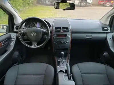 Begagnad Mercedes 200 136 HK (100 kW) 2006 Silver Halvkombi
