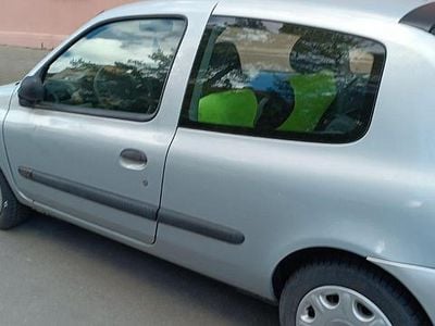 Second-hand Renault Clio II Campus 58 CP (42 kW) 2003 Argintiu Hatchback