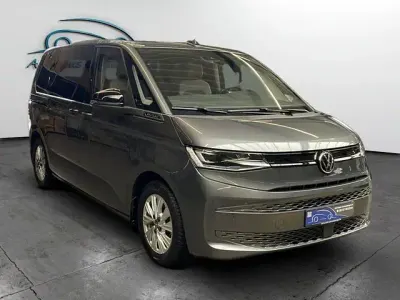 Gebraucht VW Multivan Basis 204 PS (150 kW) 2024 Indiumgrau Van / Kleinbus