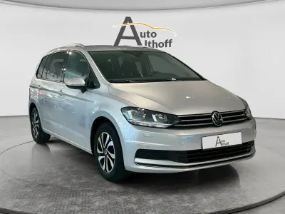 Gebraucht VW Touran Active 150 PS (110 kW) 2023 Silber Van / Kleinbus