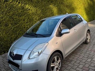 Silber Gebraucht 2007 Toyota Yaris Kleinwagen | 4.000 € (Fairer Preis)
