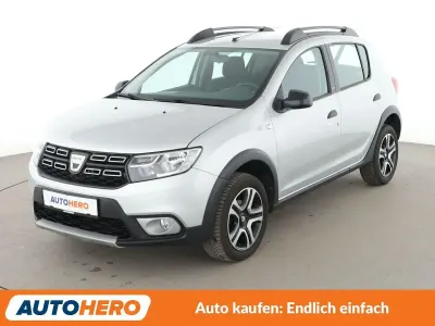 Używany Dacia Sandero Celebration 90 KM (66 kW) 2018 Srebrny Hatchback