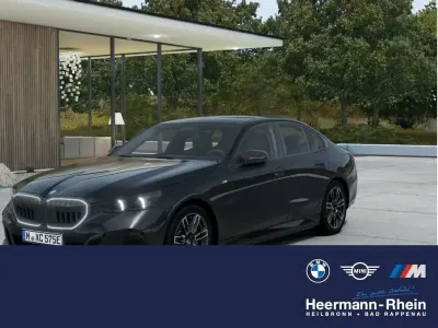 Gebraucht BMW 550e Performance 489 PS (359 kW) 2024 Sophistograu brillanteffekt me Limousine