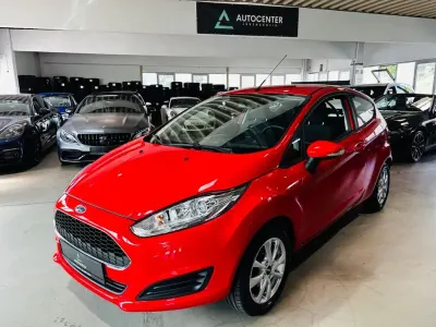 Gebraucht Ford Fiesta Trend 60 PS (44 kW) 2017 Rot Kleinwagen