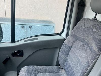 Second-hand Renault Master 116 CP (85 kW) 2005 Alb Monovolum