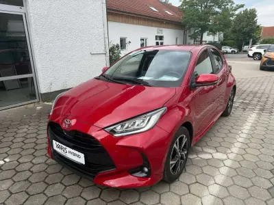 Neu Toyota Yaris Comfort 116 PS (85 kW) 2026 Rot Kleinwagen