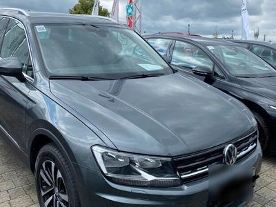 gebraucht VW Tiguan Deep Black Perleffekt Diesel Automa...