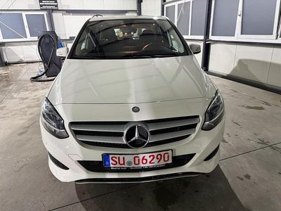 Gebraucht Mercedes B180 109 PS (80 kW) 2016 Weiß Van / Kleinbus