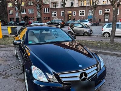 Gebraucht Mercedes E200 184 PS (135 kW) 2010 Blau Coupé
