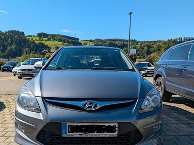 Grau Gebraucht 2012 Hyundai i30 Limousine | 4.100 € (Fairer Preis)