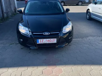 Gebraucht Ford Focus 125 PS (91 kW) 2014 Schwarz Kombi