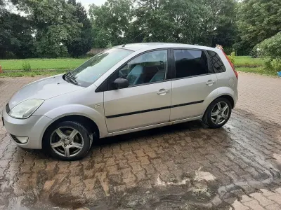 Gebraucht Ford Fiesta 80 PS (58 kW) 2005 Silber Kleinwagen