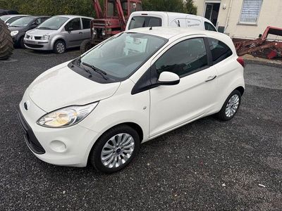 Gebraucht Ford Ka Titanium 69 PS (50 kW) 2014 Weiß Kleinwagen