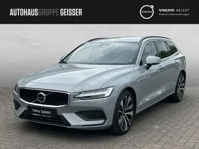 Używany Volvo V60 Core 197 KM (144 kW) 2025 Szary Kombi
