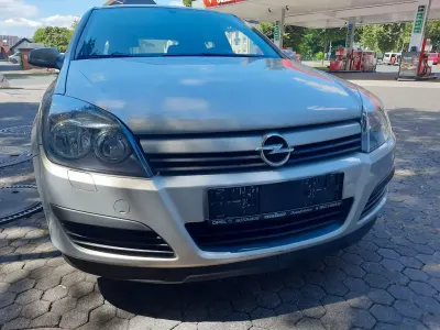 Gebraucht Opel Astra Edition 116 PS (85 kW) 2010 Silber Limousine