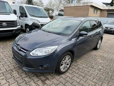 Gebraucht Ford Focus Trend 125 PS (91 kW) 2011 Grau Limousine