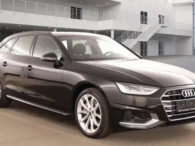 Second-hand Audi A4 Advanced 204 CP (150 kW) 2023 Negru Berlinǎ