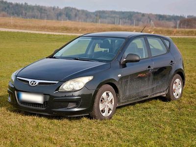 Używany Hyundai i30 106 KM (77 kW) 2009 Czarny Sedan/Limuzyna