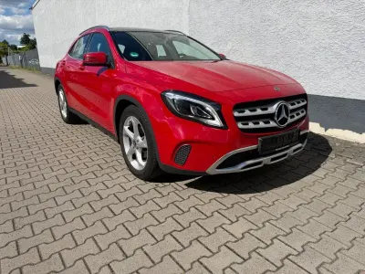 Gebraucht Mercedes GLA200 Urban 156 PS (114 kW) 2017 Rot SUV