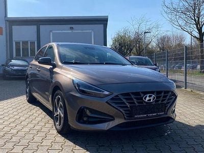 Gebraucht Hyundai i30 Intro Edition 159 PS (116 kW) 2020 Grau Limousine
