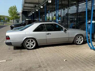 Gebraucht Mercedes 230 132 PS (97 kW) 1991 Silber Coupé