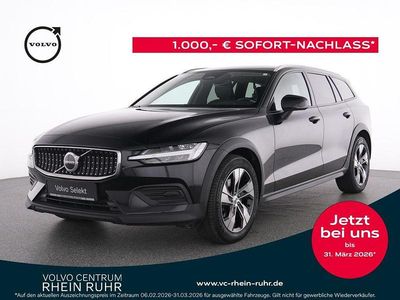 Gebraucht Volvo V60 CC Plus 197 PS (144 kW) 2023 Onyx black / metallic Kombi