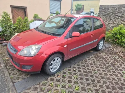 Gebraucht Ford Fiesta 80 PS (58 kW) 2006 Rot Kleinwagen