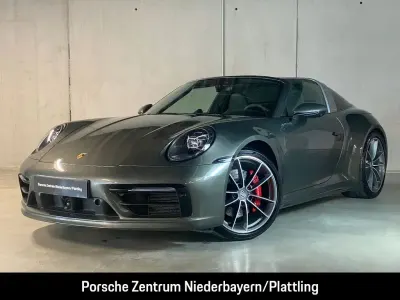 Begagnad Porsche 911 Targa 4S 450 HK (330 kW) 2023 Grön Cab