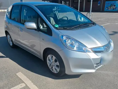 Käytetty Honda Jazz Hybrid 88 HP (64 kW) 2011 Hopea Viistoperä