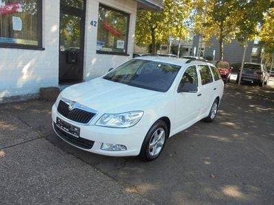 Weiß Gebraucht 2012 Skoda Octavia Active Kombi | 2.950 € (Fairer Preis)
