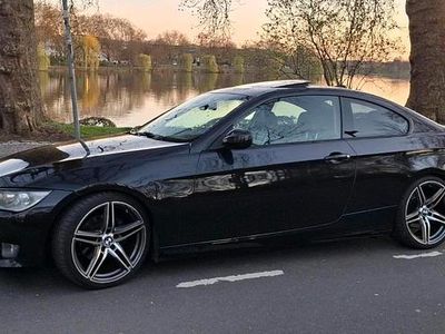 Gebraucht BMW 320 184 PS (135 kW) 2011 Schwarz Coupé