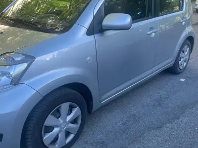 Gebraucht Daihatsu Sirion 71 PS (52 kW) 2008 Silber Kleinwagen