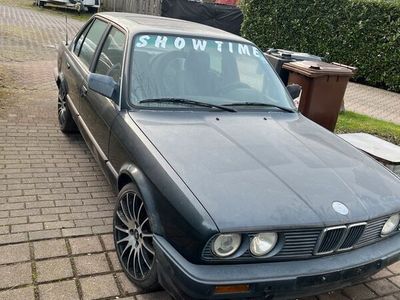 gebraucht BMW 316 i E30 für restaurieren