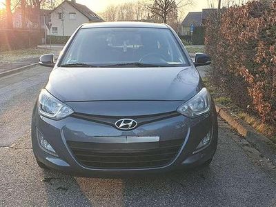 Grau Gebraucht 2014 Hyundai i20 Classic Limousine | 5.500 € (Fairer Preis)