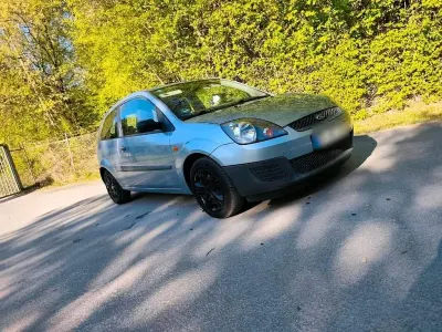 Gebraucht Ford Fiesta 69 PS (50 kW) 2006 Blau Kleinwagen