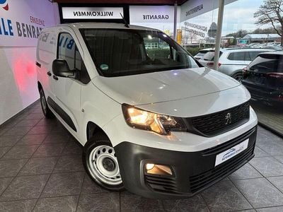Weiß Gebraucht 2023 Peugeot Partner Premium Van / Kleinbus | 15.999 € (Guter Preis)