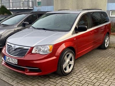 Silber Gebraucht 2012 Lancia Voyager Silver Van / Kleinbus | 7.100 € (Teuer)