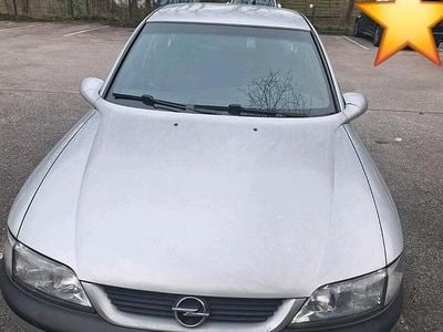 Begagnad Opel Vectra 101 HK (74 kW) 1998 Silver Sedan