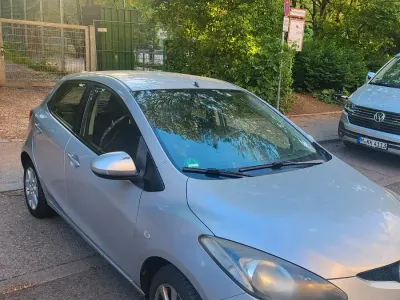 Używany Mazda 2 75 KM (55 kW) 2008 Srebrny Hatchback