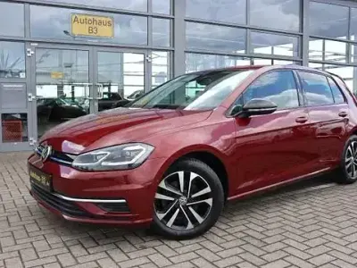 Gebraucht VW Golf VII IQ Drive 131 PS (96 kW) 2019 Rot Limousine