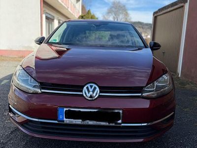 Gebraucht VW Golf VII IQ Drive 116 PS (85 kW) 2019 Rot Limousine