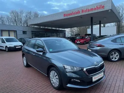 Gebraucht Skoda Scala Active 95 PS (69 kW) 2024 Quarzgrau metallic (metallic) Kleinwagen