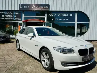 Gebraucht BMW 525 Sport Line 218 PS (160 kW) 2012 Weiß Limousine